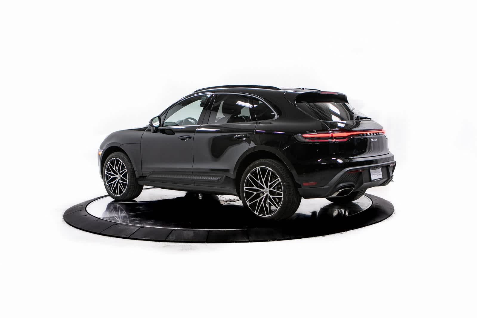 Thumbnail: 2025 Porsche Macan - 3