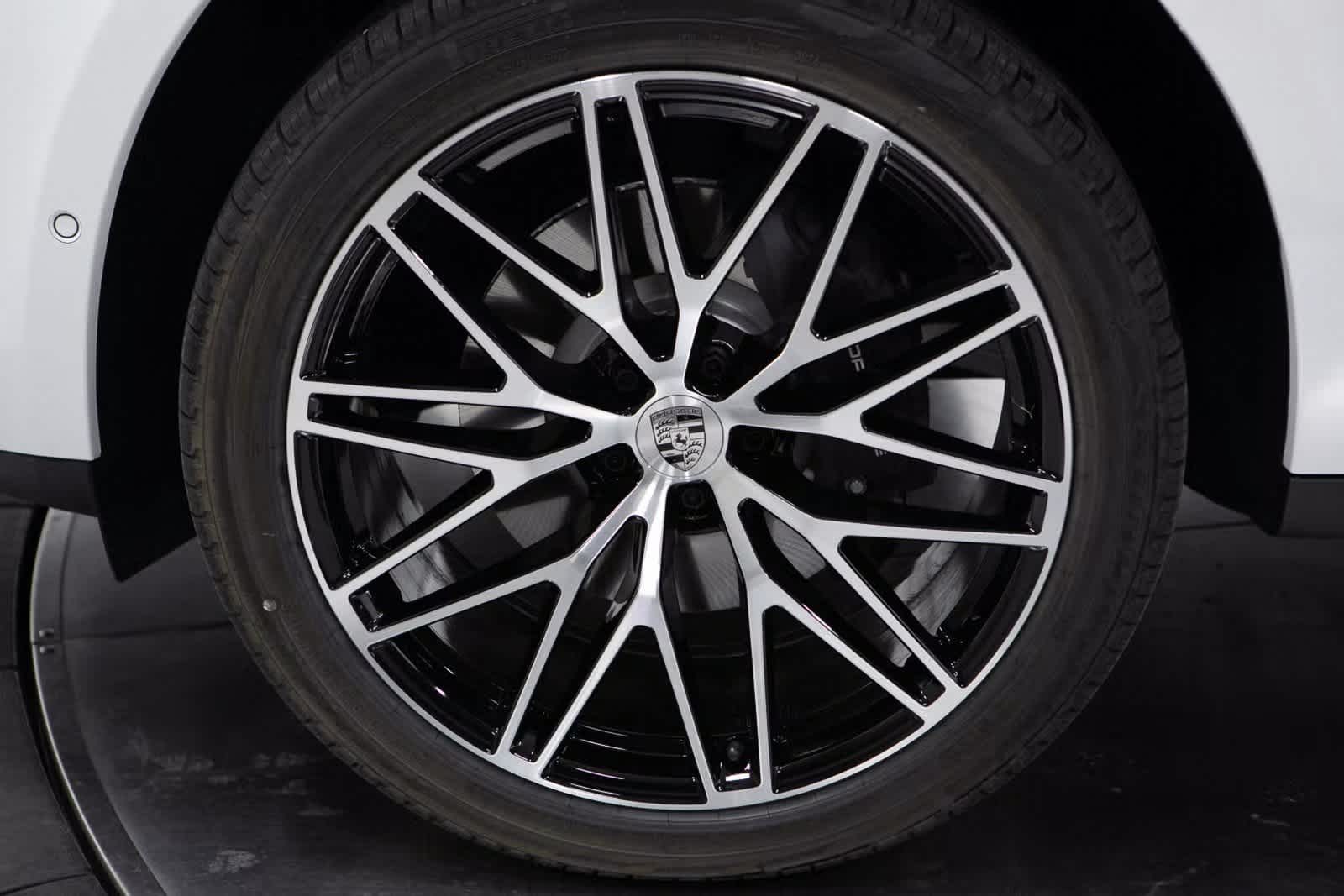 Thumbnail: 2025 Porsche Macan - 11