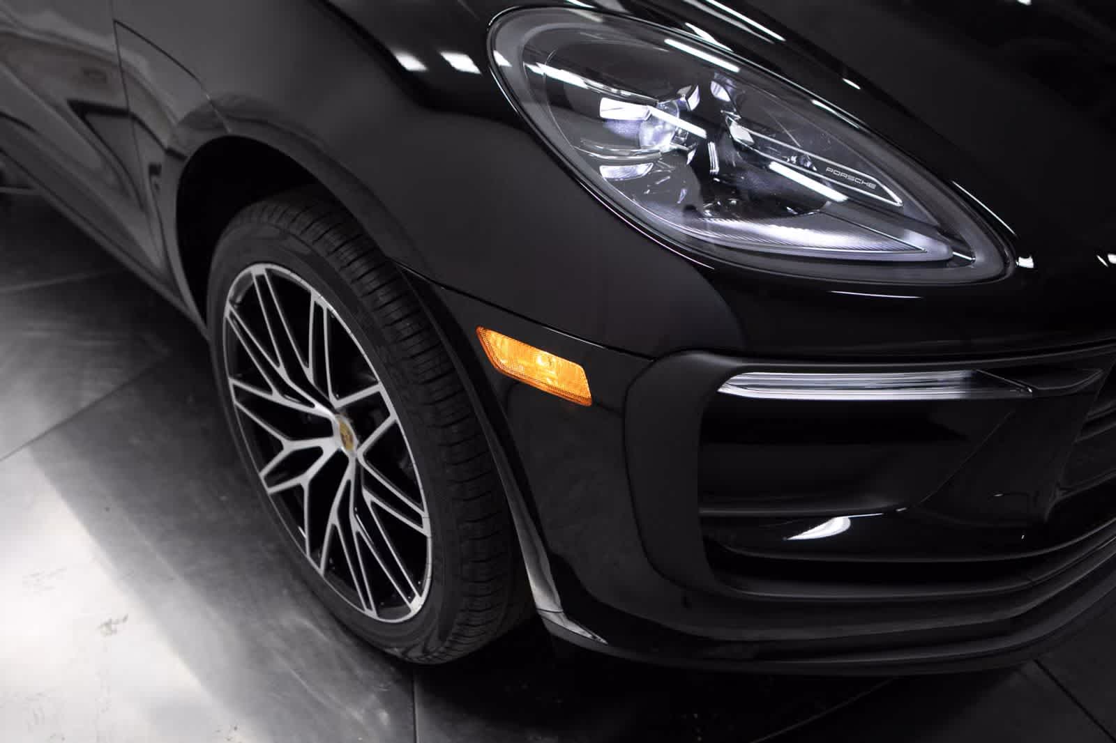 Thumbnail: 2026 Porsche Macan - 12