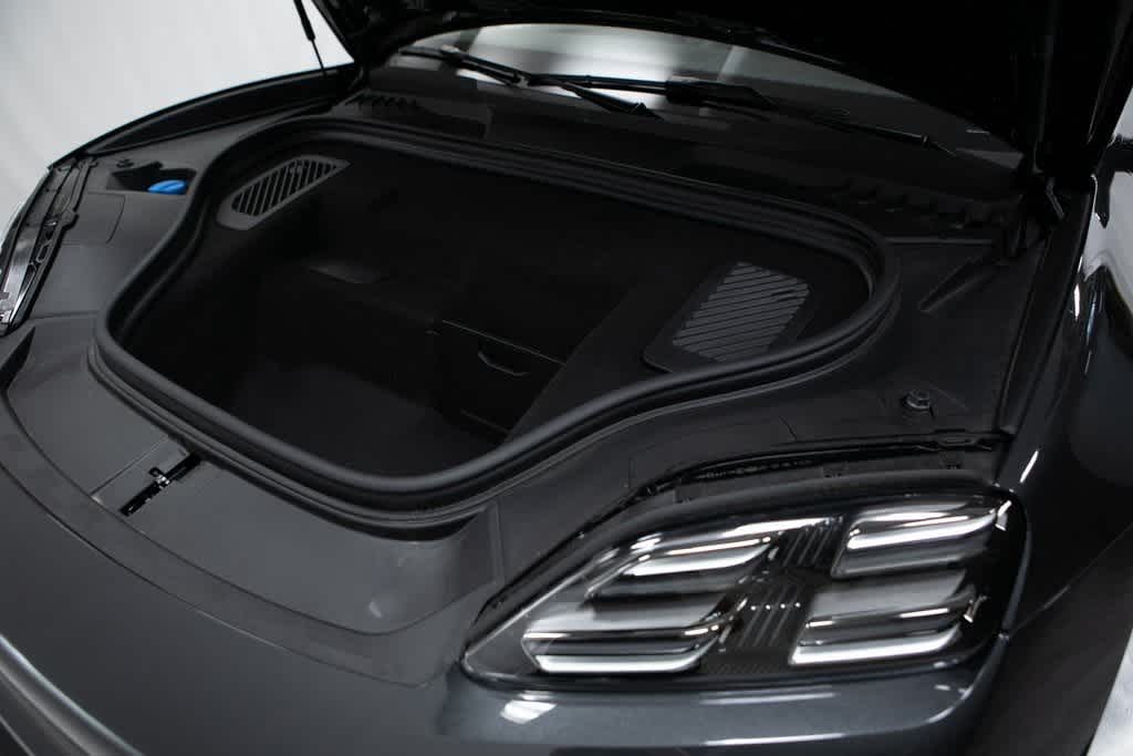 Thumbnail: 2025 Porsche Macan - 17
