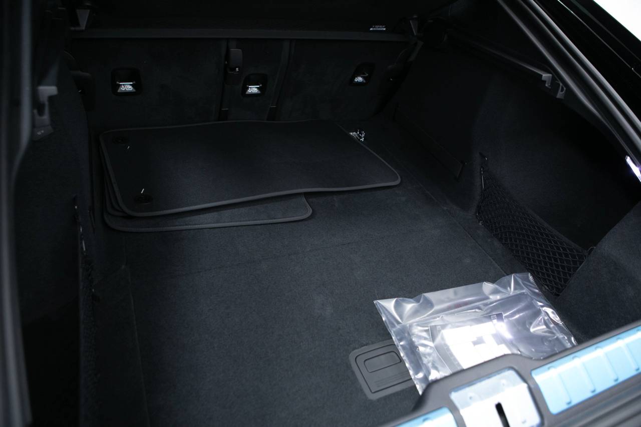 Thumbnail: 2026 Porsche Panamera - 37