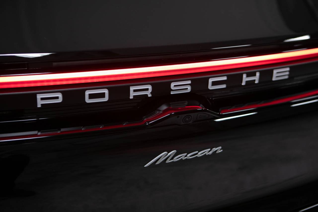Thumbnail: 2026 Porsche Macan - 16