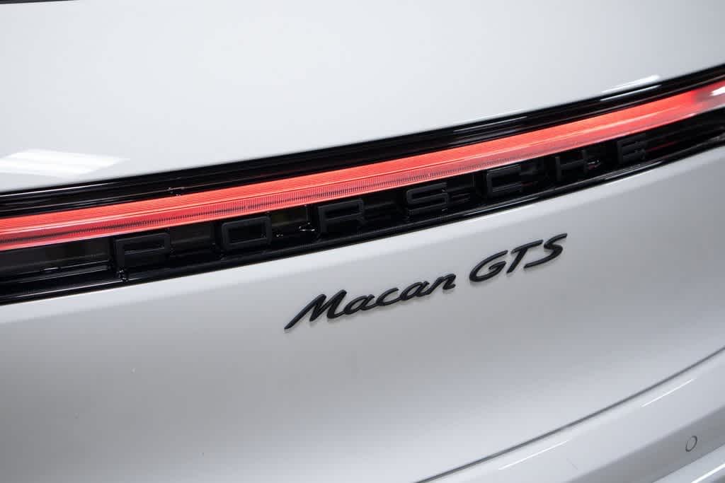 Thumbnail: 2024 Porsche Macan - 36