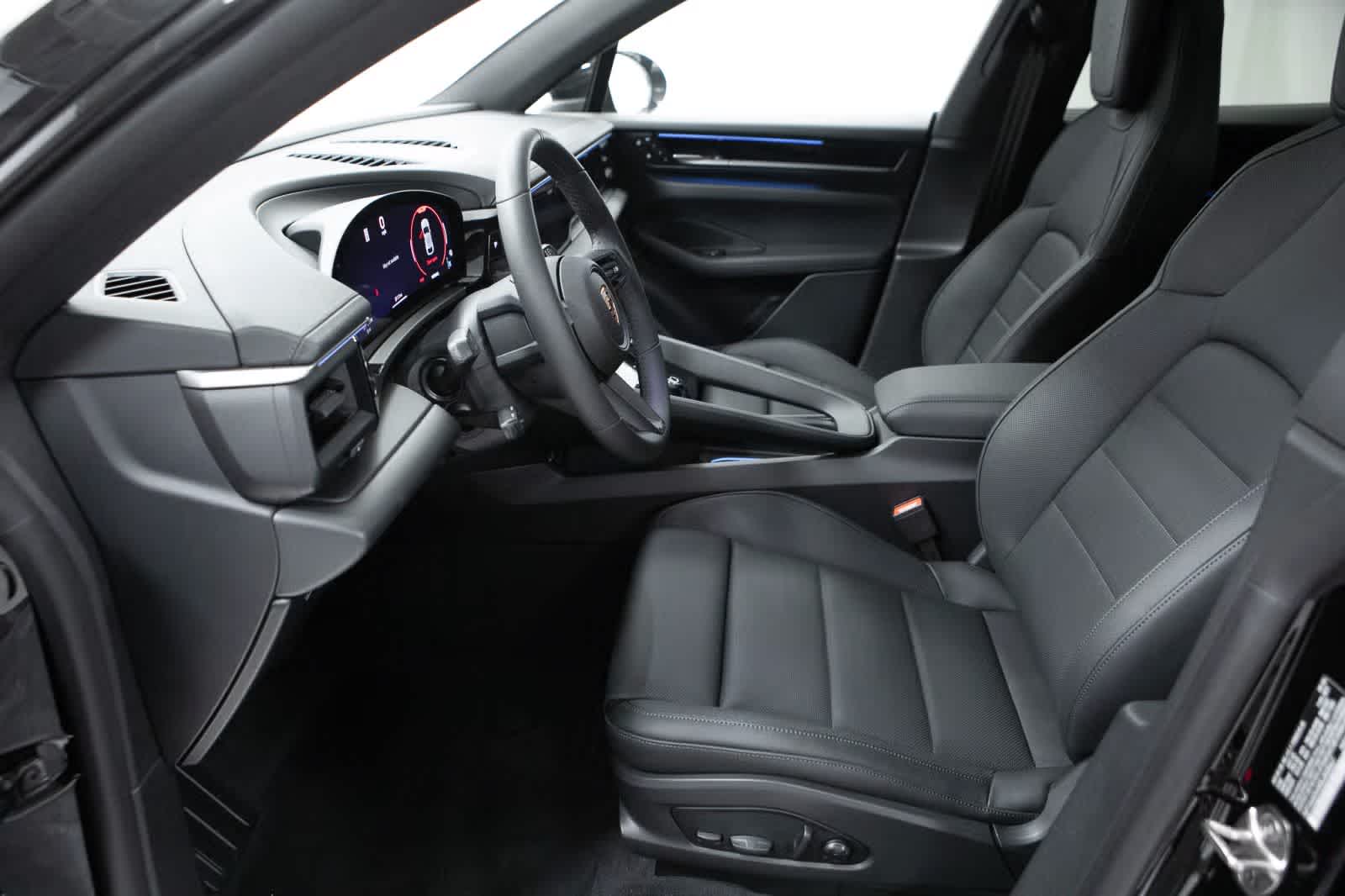 Thumbnail: 2025 Porsche Macan - 23