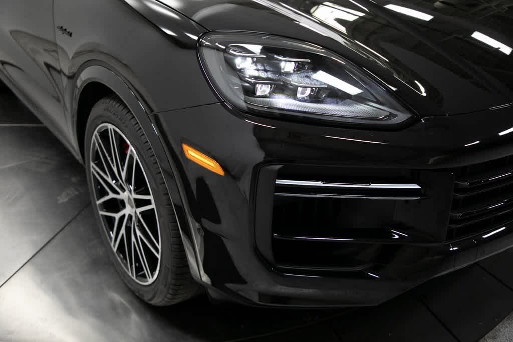 Thumbnail: 2025 Porsche  - 12