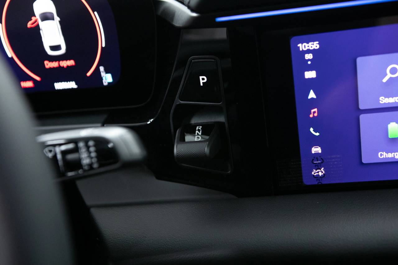 Thumbnail: 2025 Porsche Macan - 30