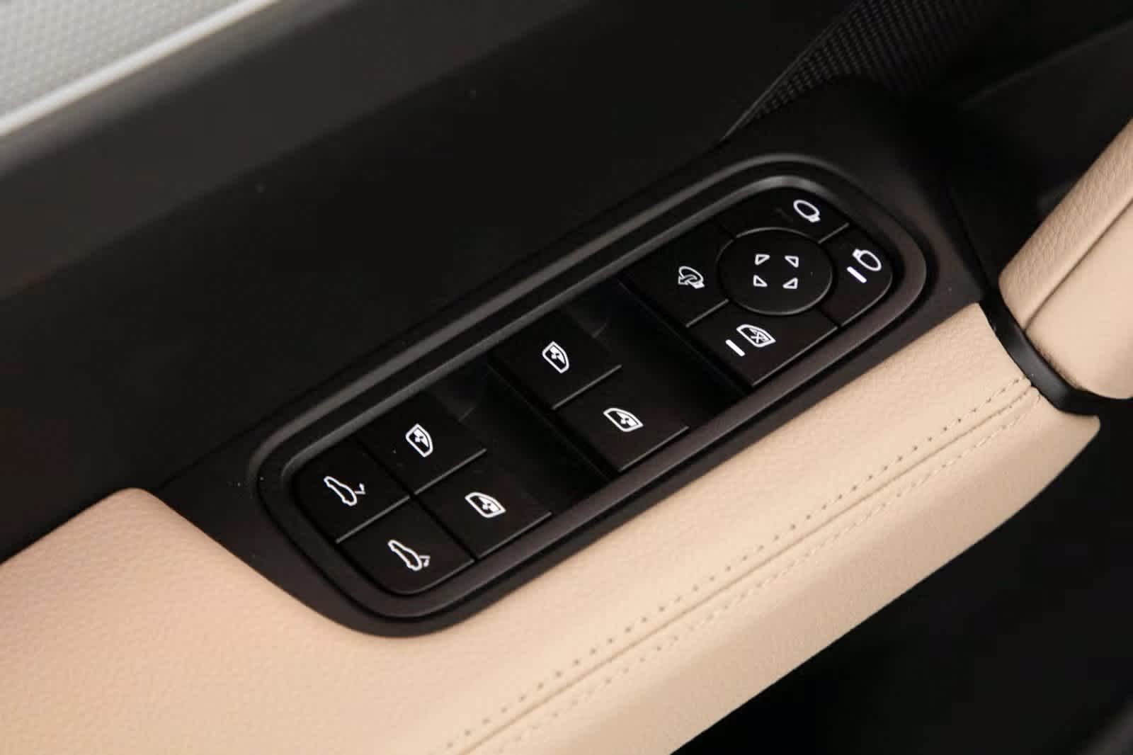 Thumbnail: 2025 Porsche Cayenne - 18