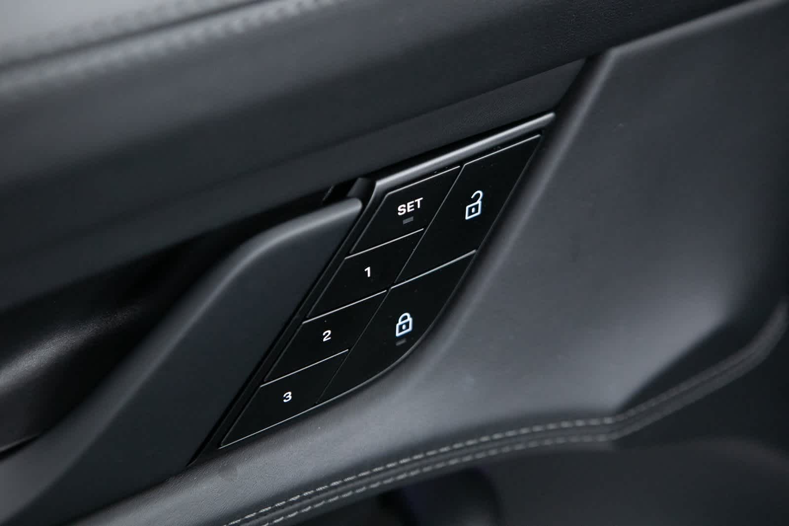 Thumbnail: 2022 Porsche Taycan - 19