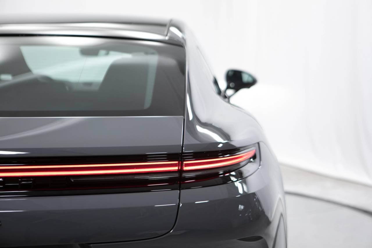 Thumbnail: 2026 Porsche Panamera - 18