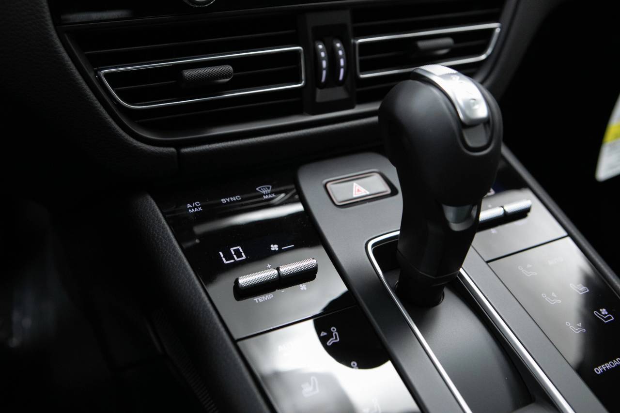 Thumbnail: 2026 Porsche Macan - 28