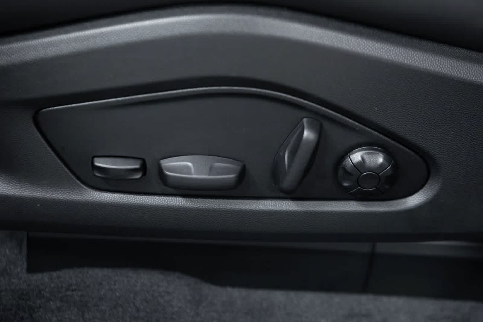 Thumbnail: 2025 Porsche Macan - 24