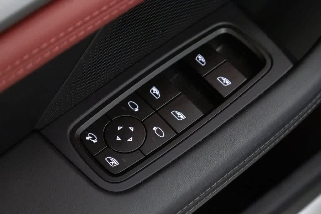 Thumbnail: 2025 Porsche Taycan - 17