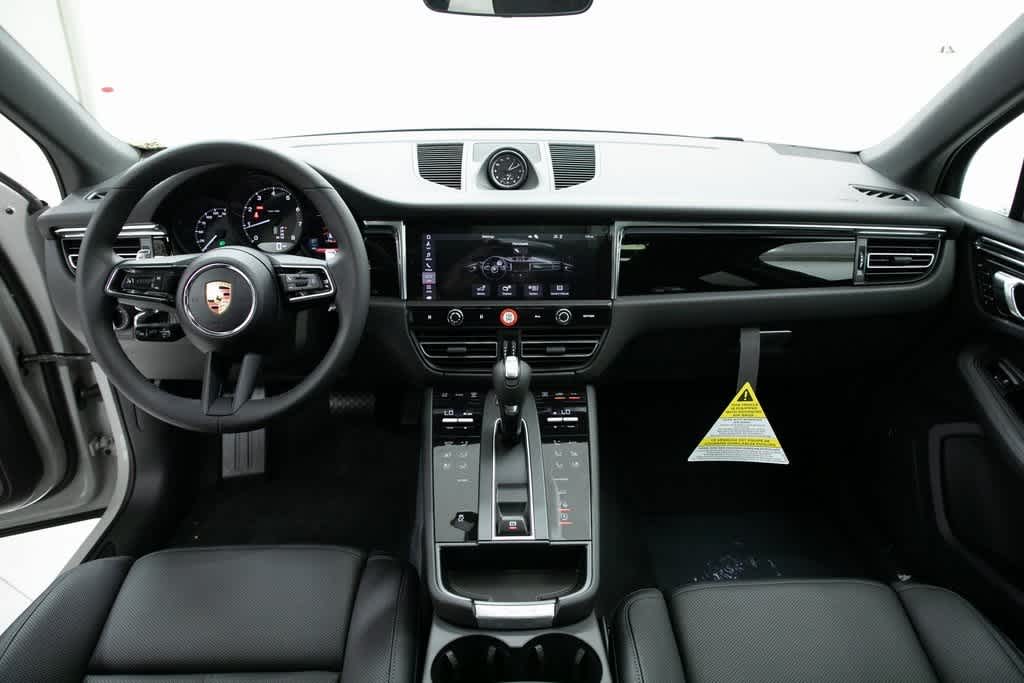 Thumbnail: 2025 Porsche Macan - 13