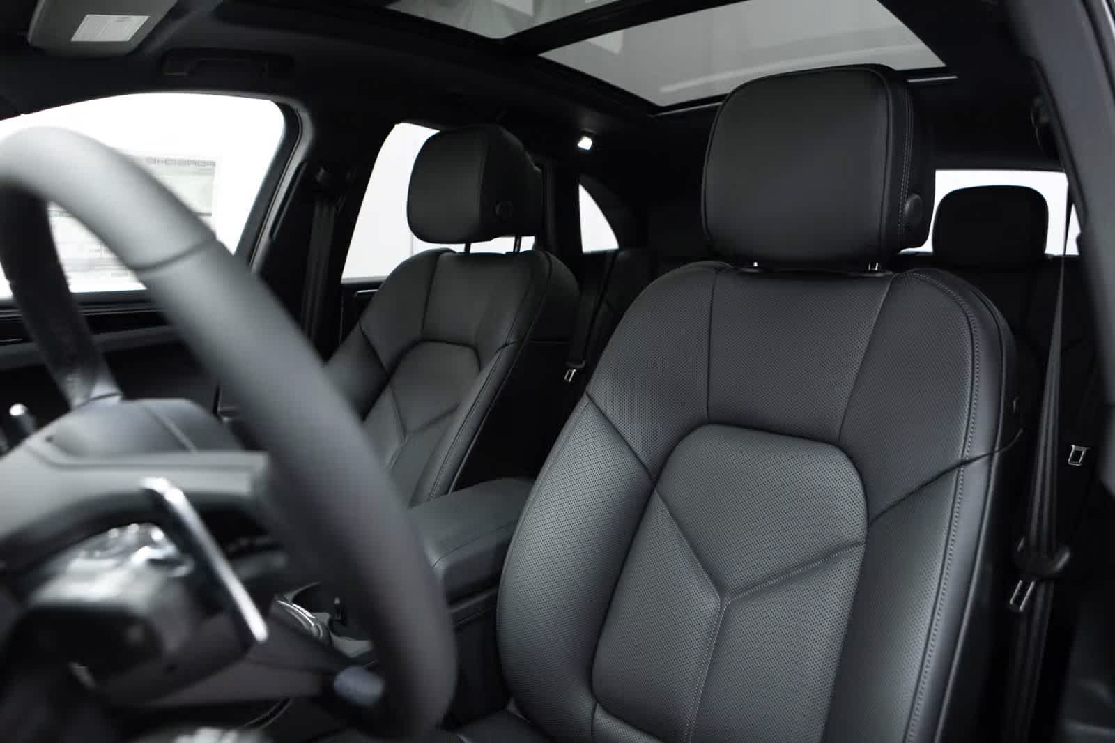 Thumbnail: 2026 Porsche Macan - 4