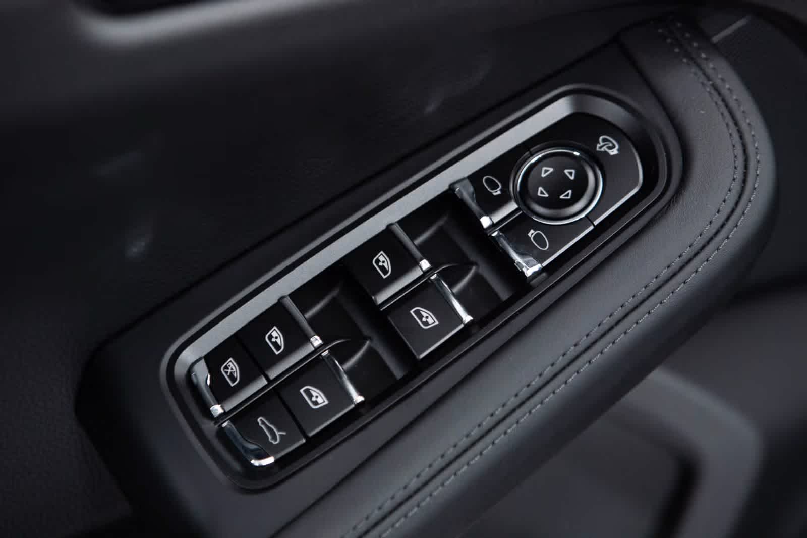 Thumbnail: 2026 Porsche Macan - 26