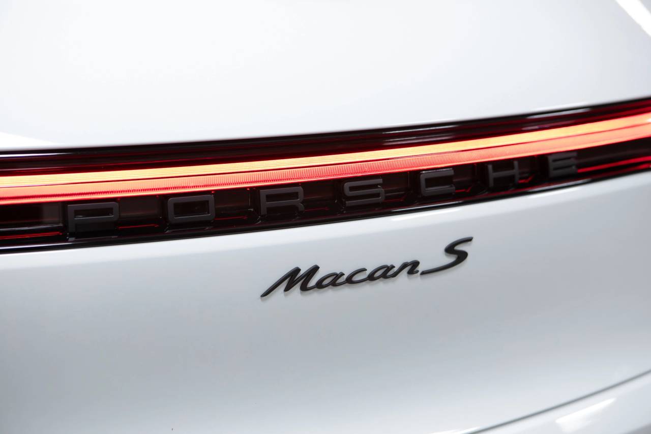 Thumbnail: 2026 Porsche Macan - 16