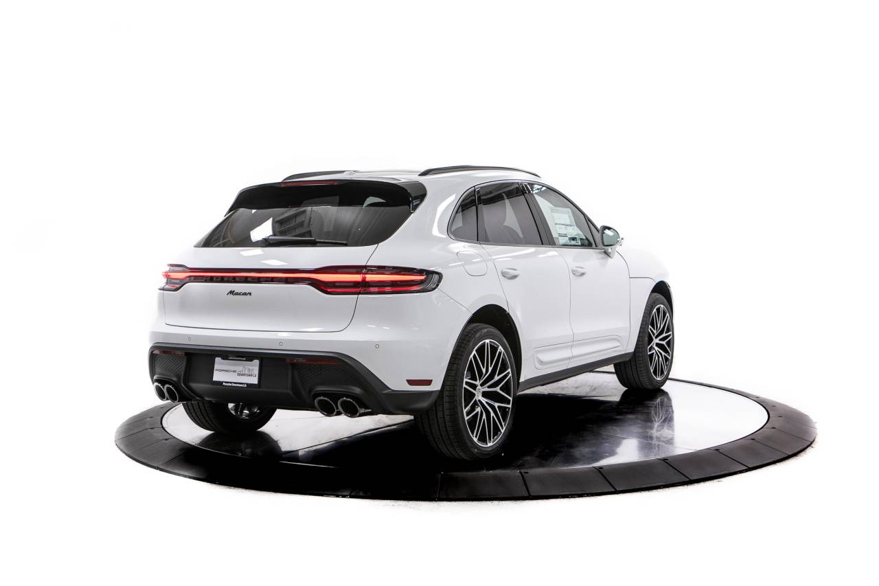 Thumbnail: 2026 Porsche Macan - 7