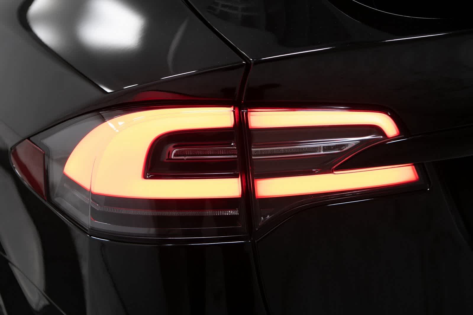 Thumbnail: 2022 Tesla Model X - 32