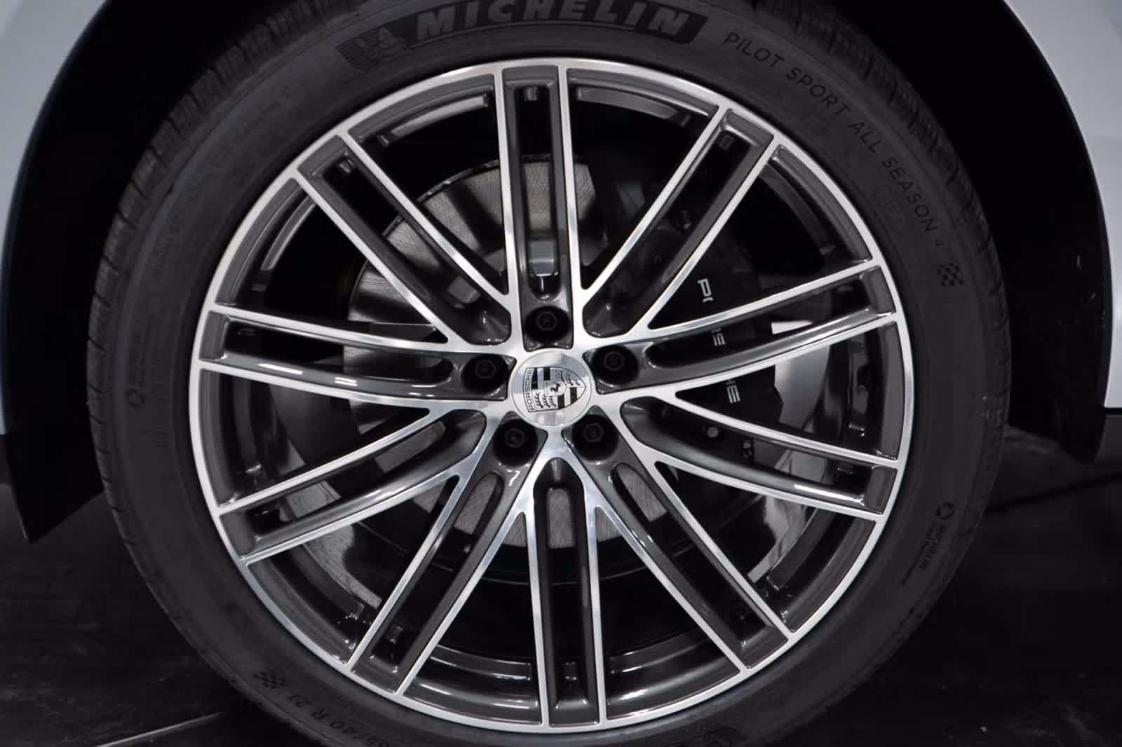 Thumbnail: 2026 Porsche Macan - 10