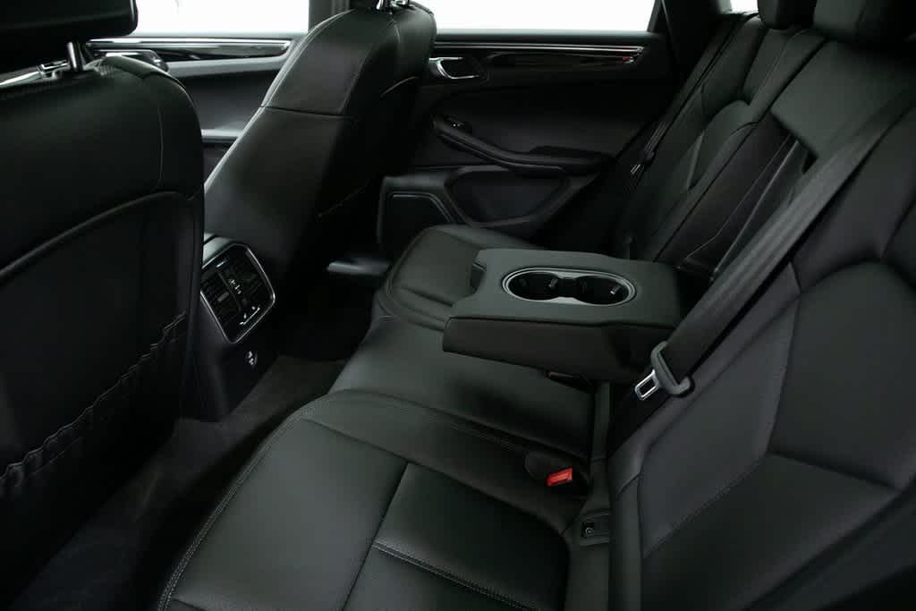 Thumbnail: 2025 Porsche Macan - 25