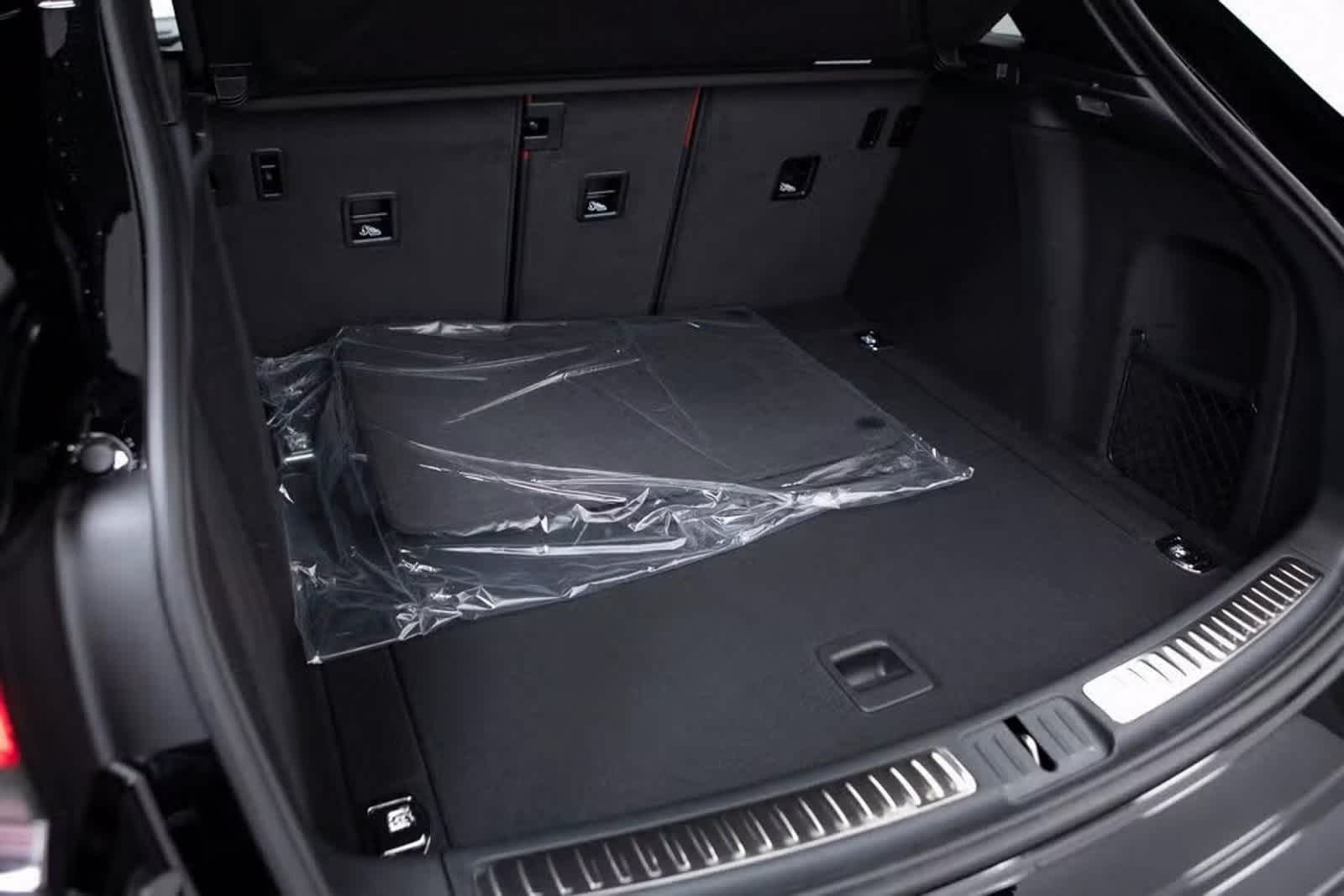 Thumbnail: 2025 Porsche Macan - 31