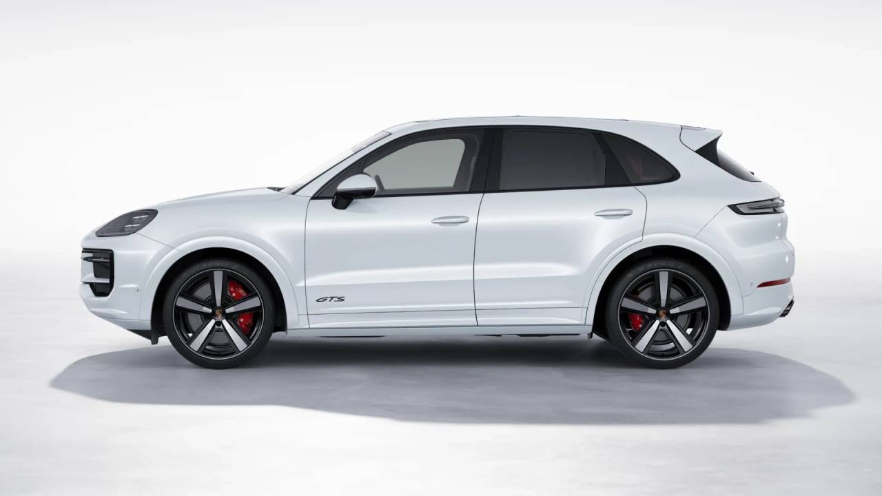 2026 Porsche Cayenne GTS photo 2