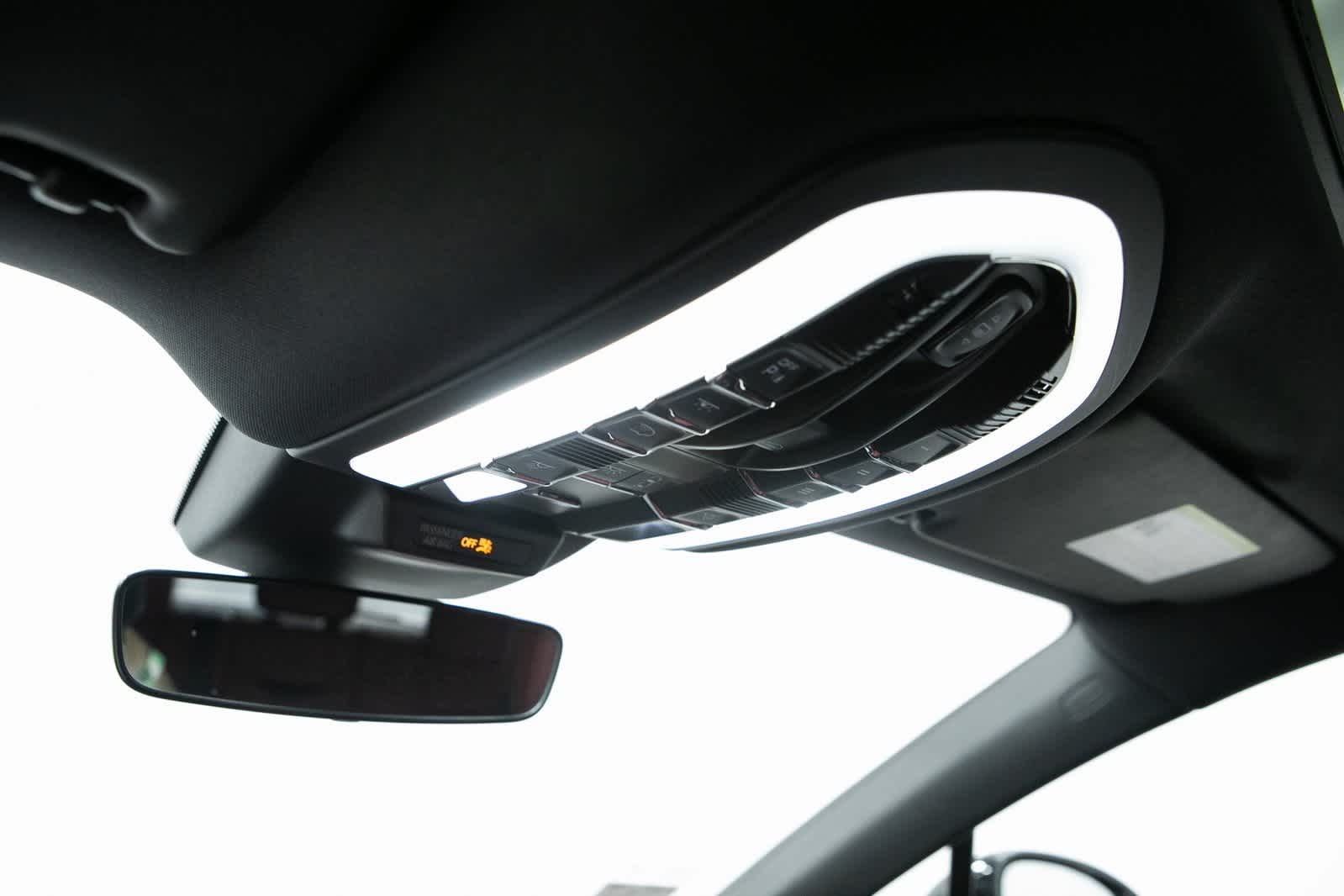 Thumbnail: 2025 Porsche Macan - 26