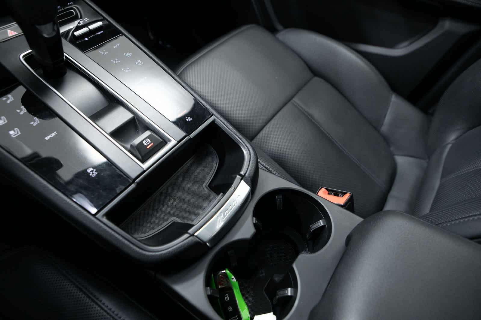 Thumbnail: 2023 Porsche Macan - 23