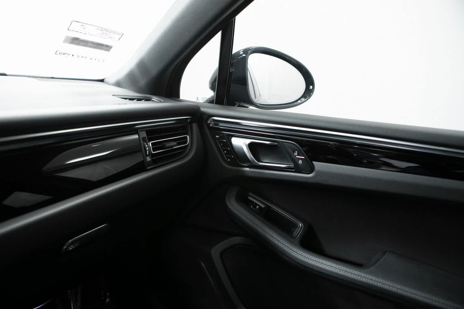 Thumbnail: 2023 Porsche Macan - 24