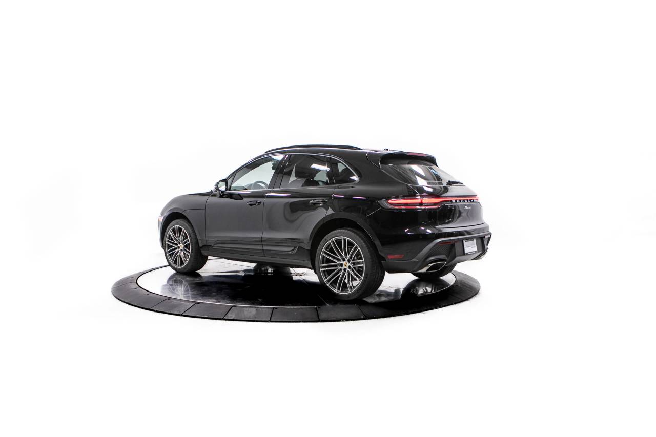 Thumbnail: 2026 Porsche Macan - 3