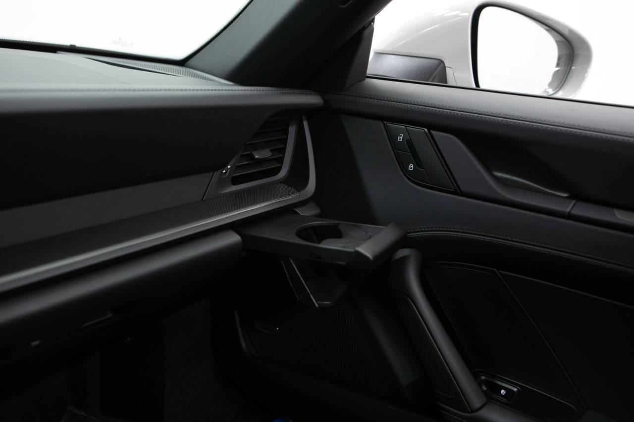 Thumbnail: 2026 Porsche 911 - 26