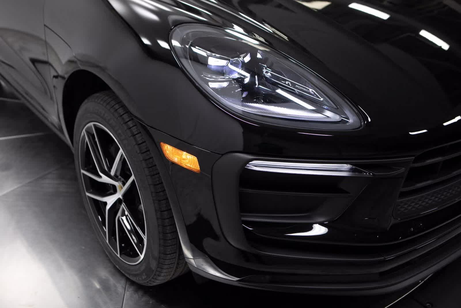 Thumbnail: 2025 Porsche Macan - 12