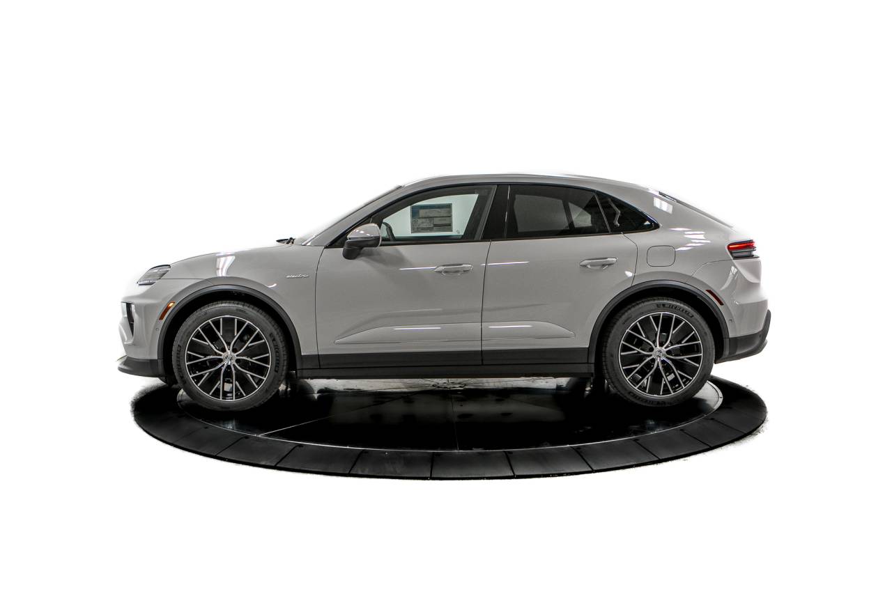Thumbnail: 2026 Porsche Macan - 2