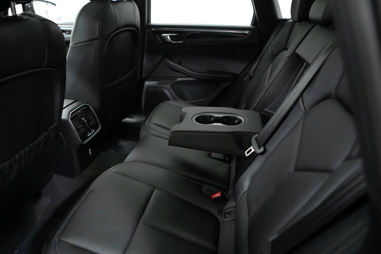 Thumbnail: 2026 Porsche Macan - 37