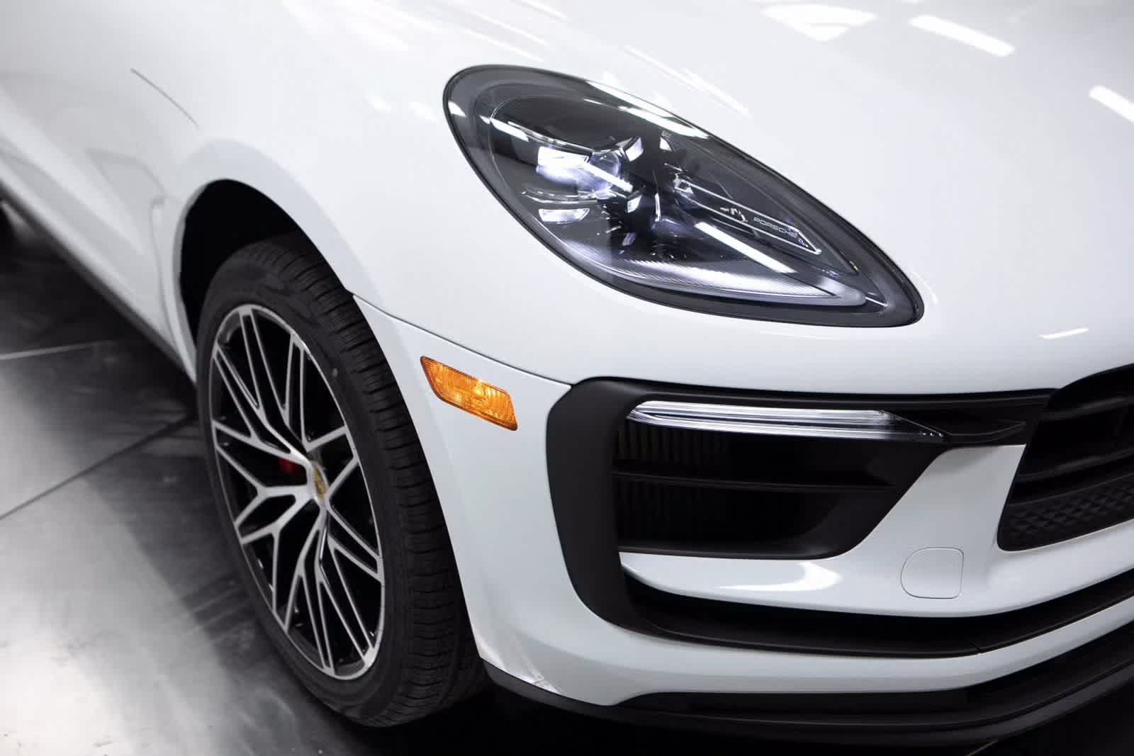 Thumbnail: 2025 Porsche Macan - 12