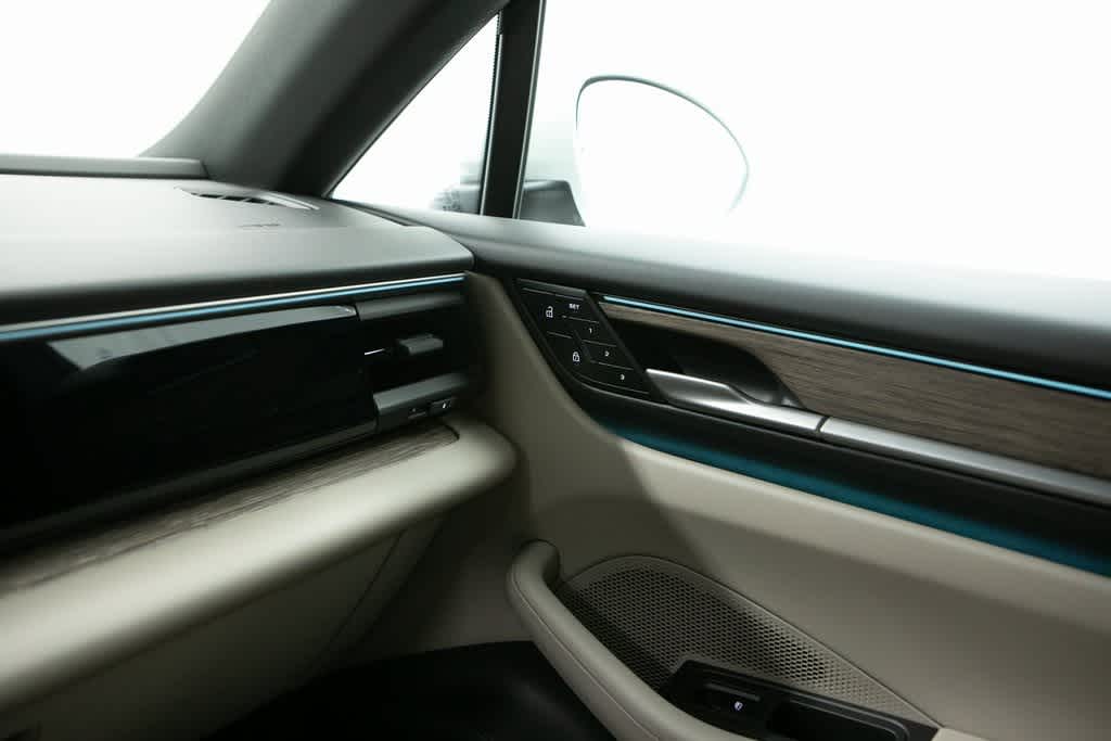 Thumbnail: 2025 Porsche Macan - 29