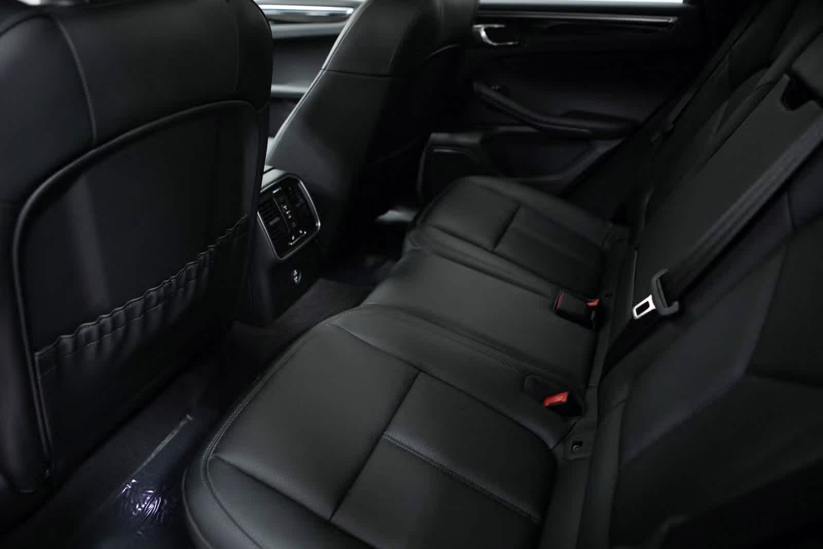 Thumbnail: 2025 Porsche Macan - 28