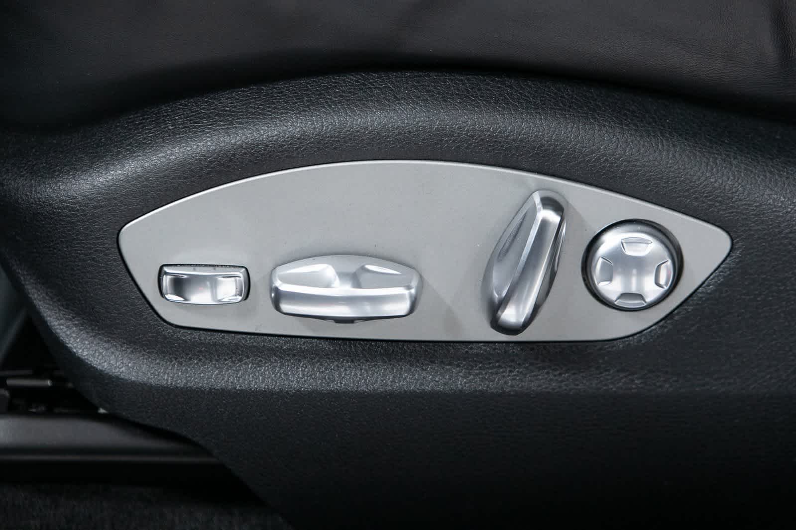 Thumbnail: 2023 Porsche Macan - 17