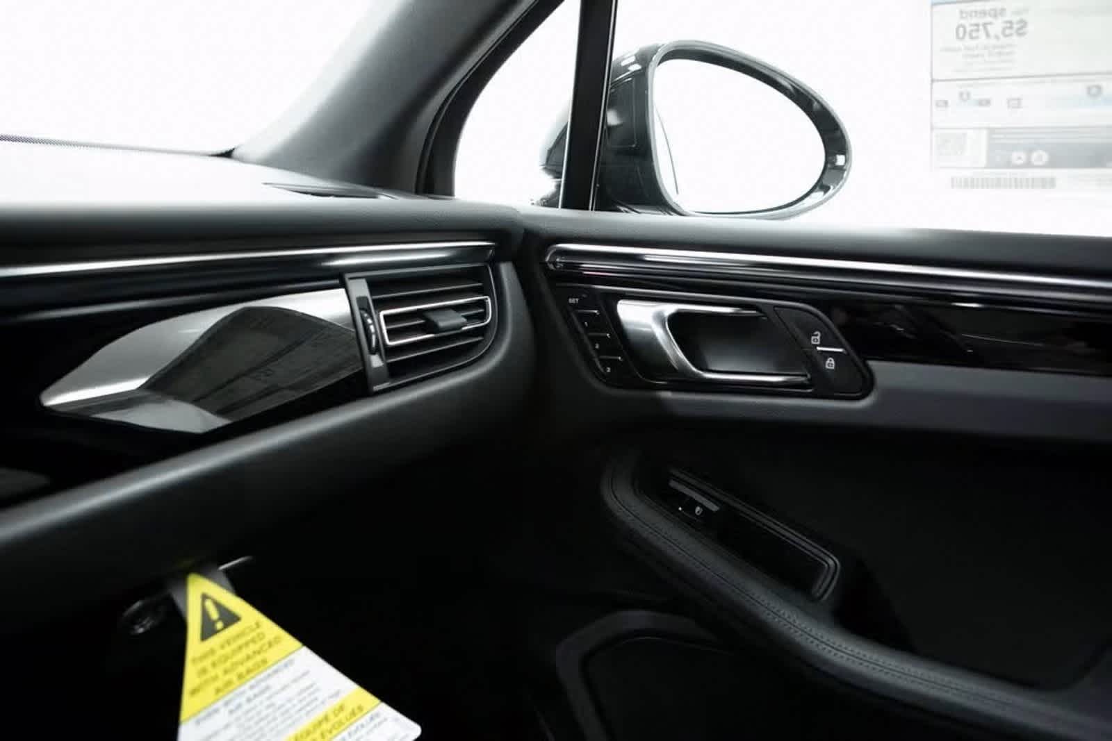 Thumbnail: 2025 Porsche Macan - 24