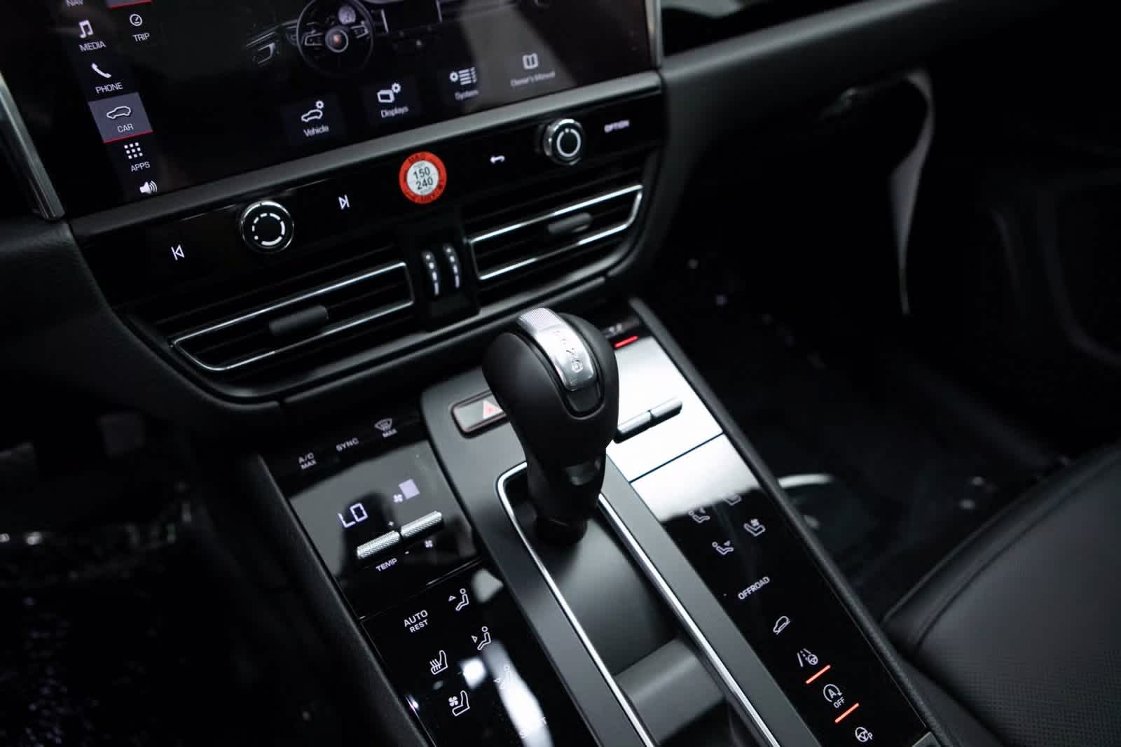 Thumbnail: 2025 Porsche Macan - 16