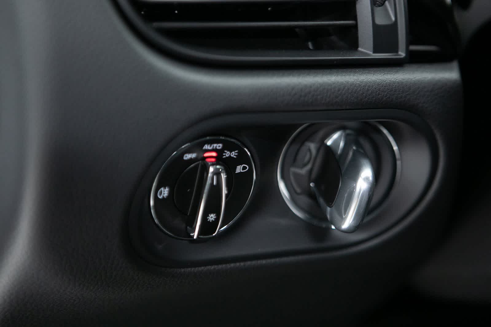 Thumbnail: 2025 Porsche Macan - 20