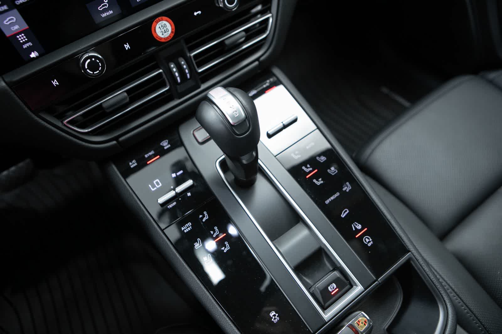 Thumbnail: 2026 Porsche Macan - 27