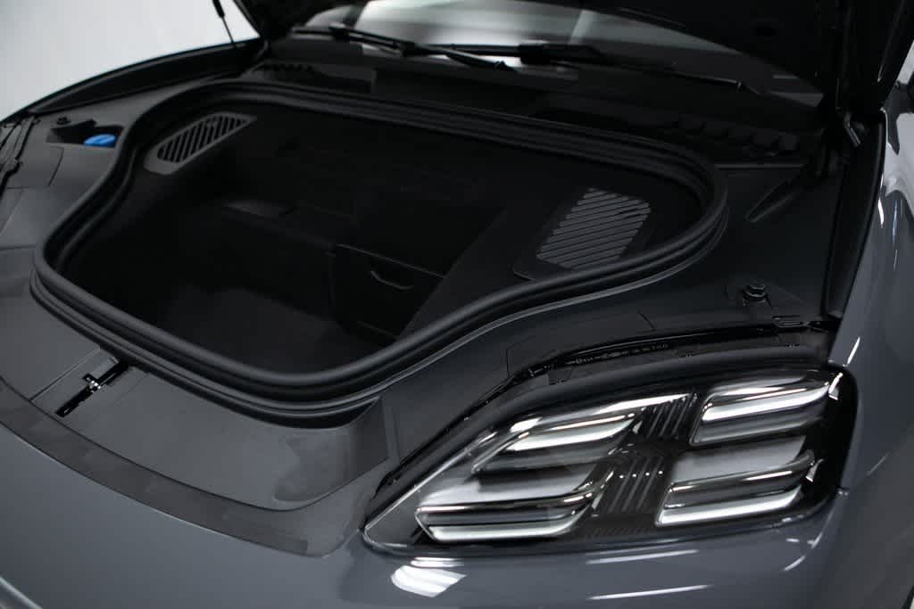 Thumbnail: 2025 Porsche Macan - 17