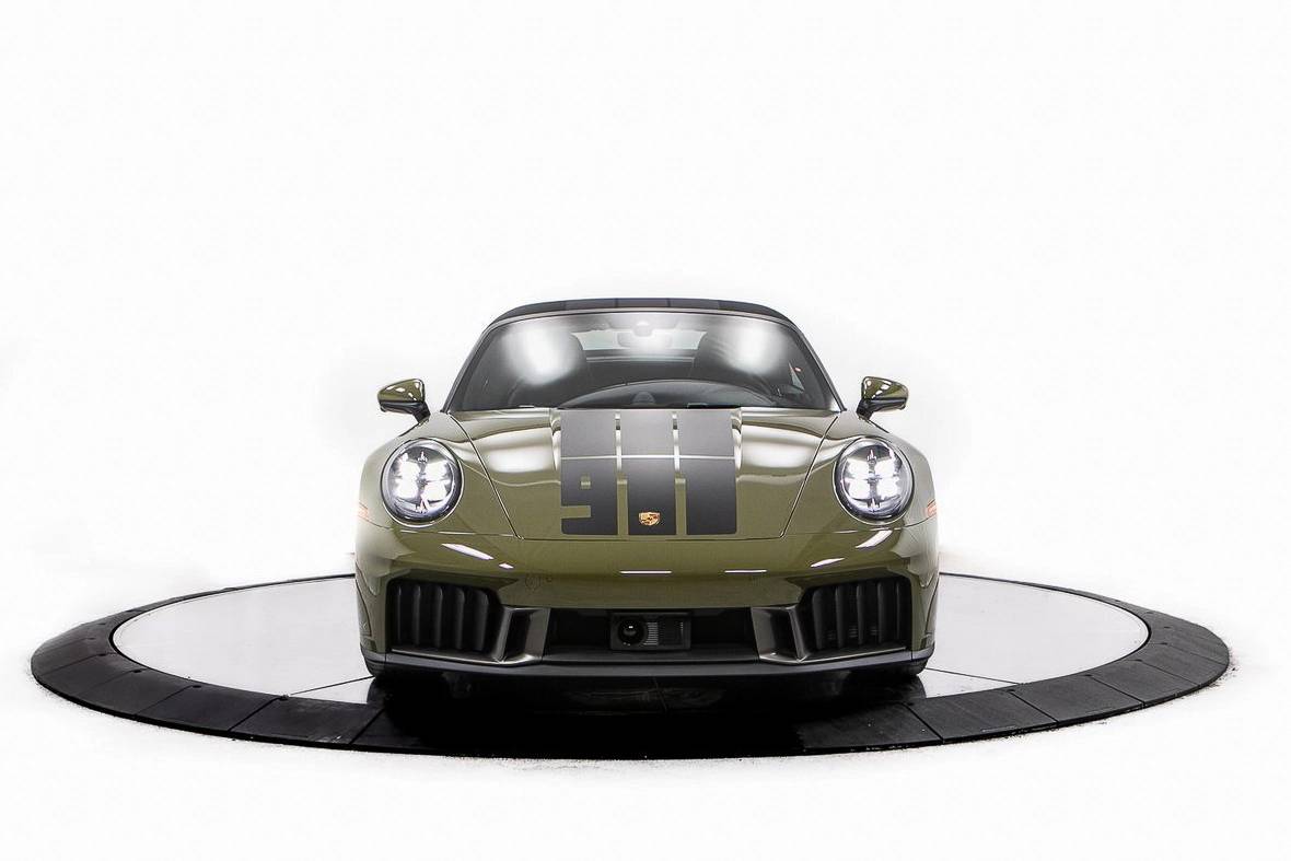 Thumbnail: 2026 Porsche 911 - 10