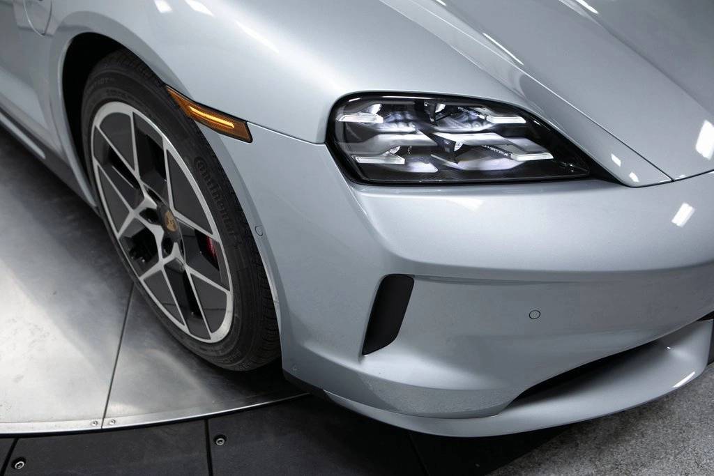 Thumbnail: 2025 Porsche Taycan - 12
