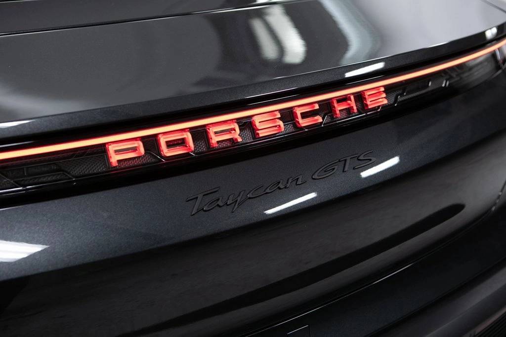 Thumbnail: 2025 Porsche Taycan - 39