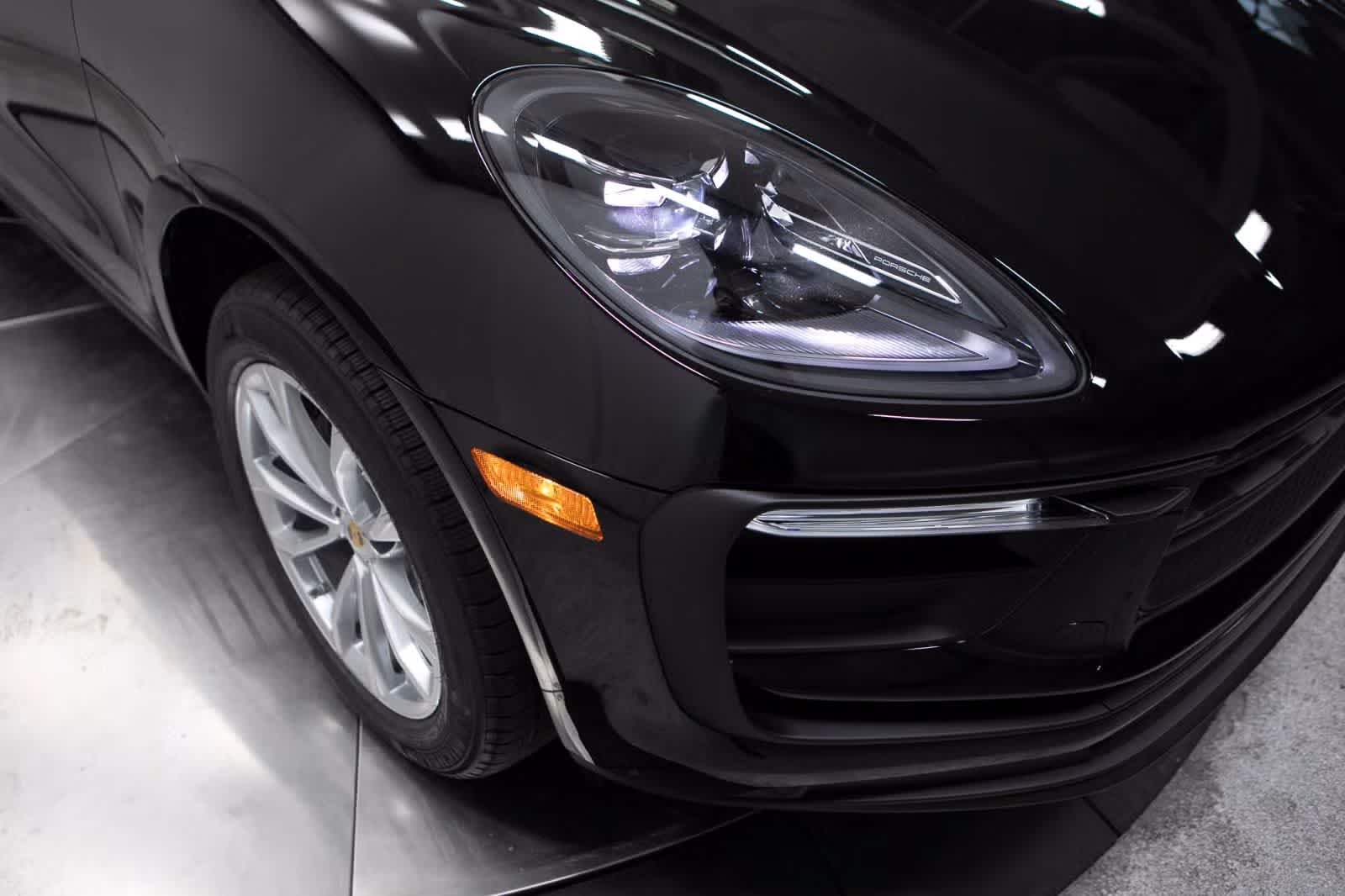 Thumbnail: 2026 Porsche Macan - 12