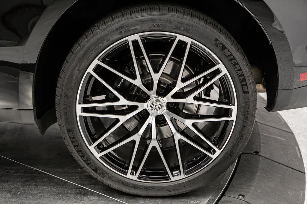 Thumbnail: 2024 Porsche Macan - 15