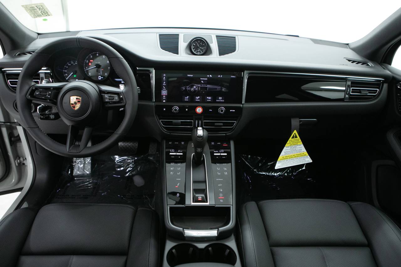 Thumbnail: 2025 Porsche Macan - 10