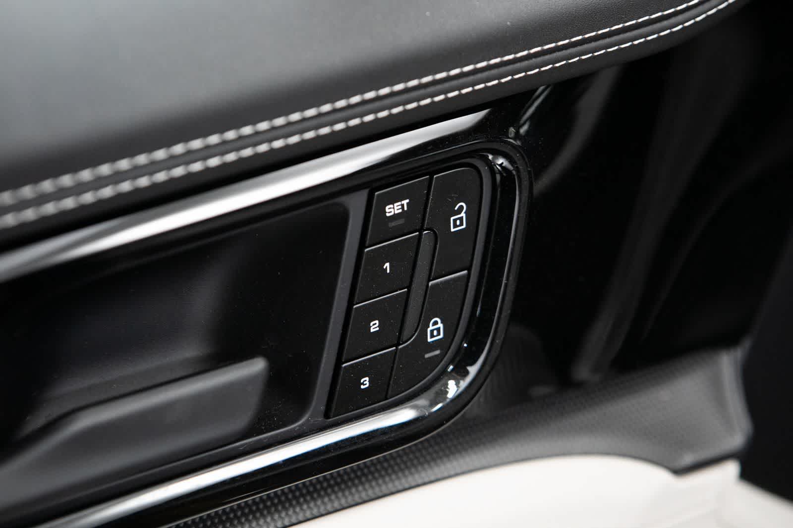 Thumbnail: 2025 Porsche Panamera - 26